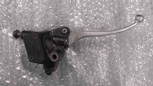 バイクパーツ　ZZ（ジーツー）CA1PB-108xxx　の　マスターシリンダー M8 *1625794257　【中古】【送料..