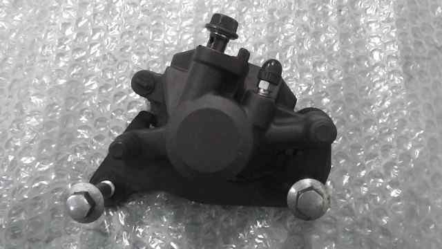 バイクパーツ　N-MAX155　SE86J　の リアブレーキキャリパ *1627525813　【中古】【送料込】