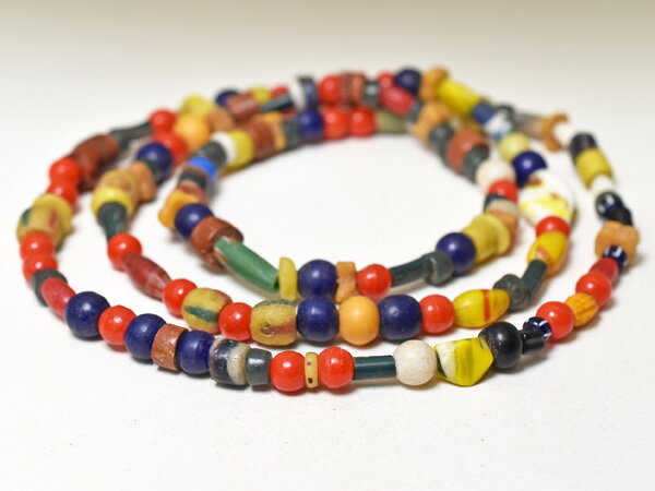 【2510】アフリカンミックス多彩ビーズ一連B1【とんぼ玉】【アンティークビーズ】【ガラスビーズ】【ト..