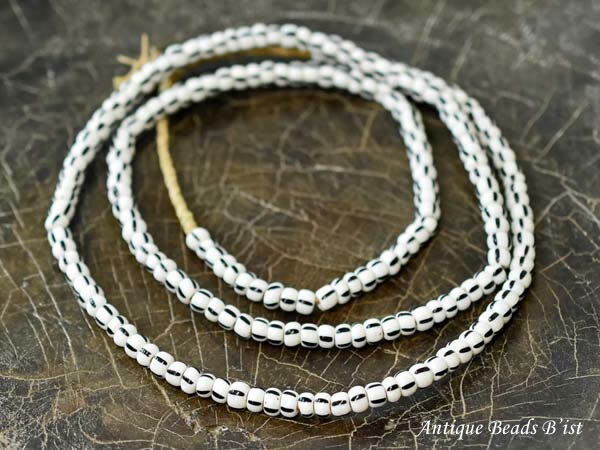 【1707】ANTQ白地に黒縞模様のカンネッテビーズ一連【とんぼ玉】【ビーズ】【パーツ】【チェコビーズ】..