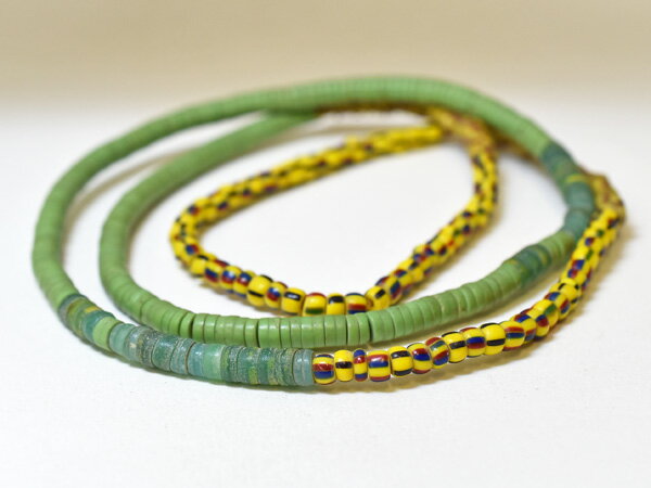 【2403】ANTIQUEヴェネチア円盤型黄緑色ミックスビーズ一連D1(Φ6.5mm)【とんぼ玉】【トンボ玉】【アン..