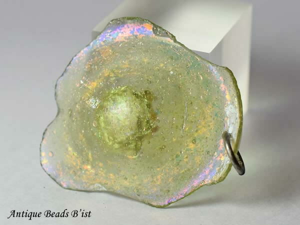【1803】古代ローマングラス薄緑色銀化残欠片大きめTOP-B3（丸環付）【とんぼ玉】【アンティークビーズ..