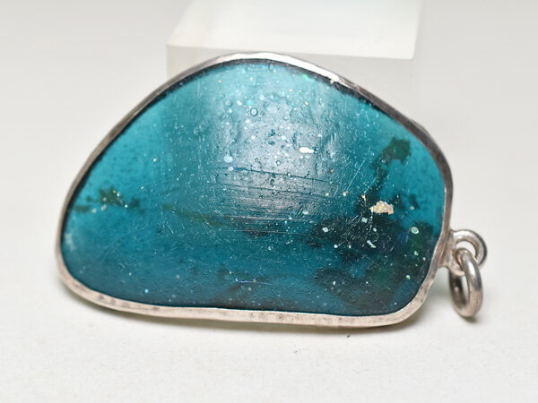 【2508】古代ローマンセミクリアエメラルドブルー美銀化残欠片シルバー枠ペンダントヘッド7【とんぼ玉..