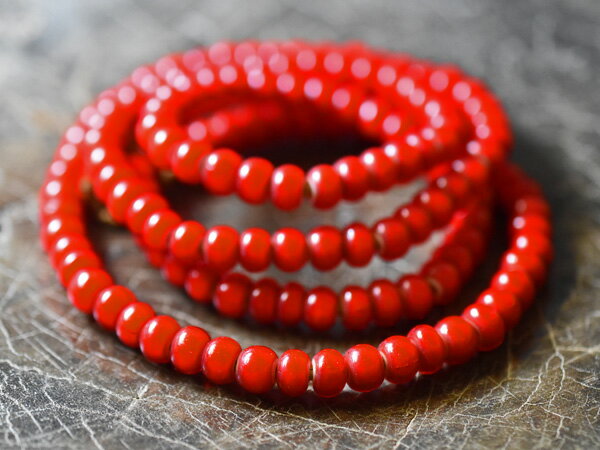 【2510】ホワイトハーツやや濃いめの赤偏平丸型中大粒ビーズ一連（Φ7.0mm）【とんぼ玉】【アンティーク..
