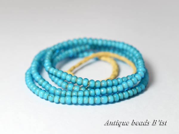 【2602】ホワイトハーツ水色小粒ビーズ一連Φ4.0mm【ビーズ】【パーツ】【とんぼ玉】【アンティークビーズ】【インディアンジュエリー】【ホワイトハーツ】【ハンドメイド】【アメカジ】