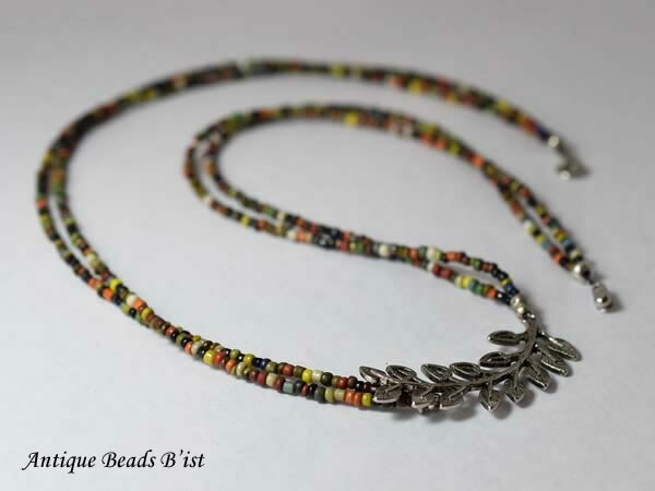 【1711】メタルリーフヘッドとカリマンタンミックスビーズのネックレス【とんぼ玉】【トンボ玉】【ビーズ】【ネックレス】【antiquebeads】【蜻蛉玉】