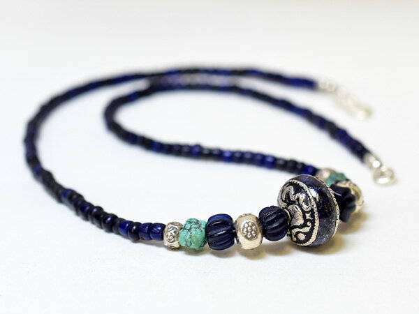 ラピスラズリとガラスビーズの瑠璃色...