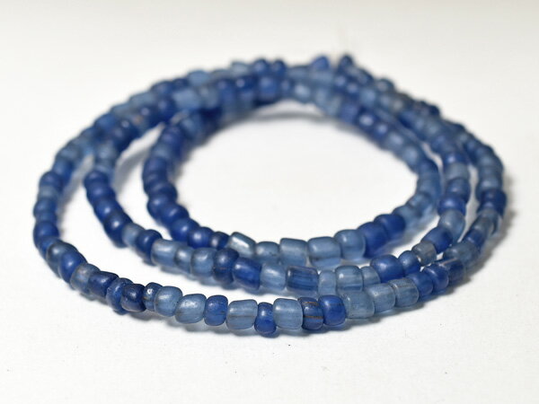 【2511】ジャワ島出土セミクリア灰青色中粒ビーズ一連B【とんぼ玉】【アンティークビーズ】【ガラスビ..