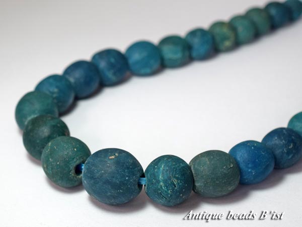 【1408】ジャワ島出土インドパシフィック青緑色発掘玉一連G【とんぼ玉】【アンティークビーズ】【送料..
