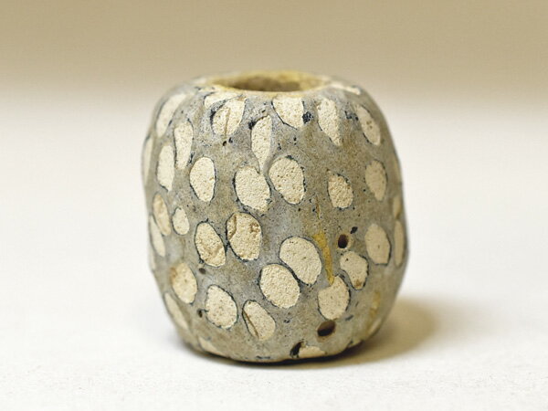 【2405】ジャワ島出土マニックトッケイ白化大玉2【とんぼ玉】【トンボ玉】【送料無料】【アンティークビーズ】【骨董】【ビーズ】【antiquebeads】【beads】