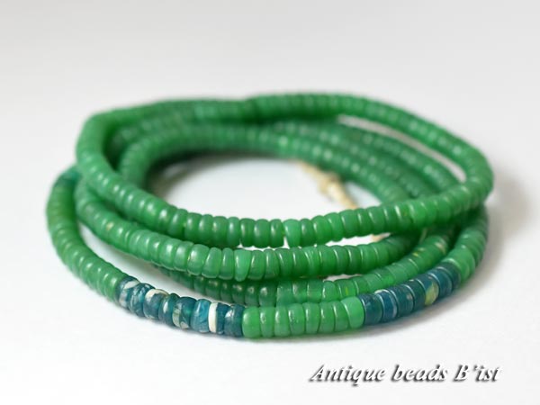 【1704】ANTQカンカンバ翡翠色中小粒玉MIX一連2【とんぼ玉】【アンティークビーズ】【ビーズ】【パーツ】【チェコ】【antiquebeads】【beads】【ボヘミア】