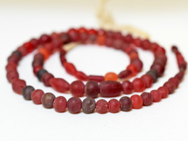 【2306】ANTIQUEボヘミア赤半透明ミックスビーズ一連4【とんぼ玉】【アンティークビーズ】【ビーズ】【パーツ】【ウエディングビーズ】【ウランガラス】【antiquebeads】【beads】【チェコガラス】