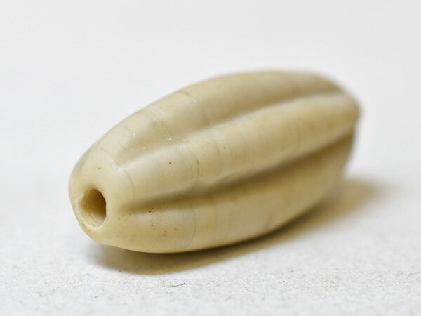 【2503】マライアイボリー管型筋玉EP【とんぼ玉】【アンティークビーズ】【ガラスビーズ】【スジ玉】【..