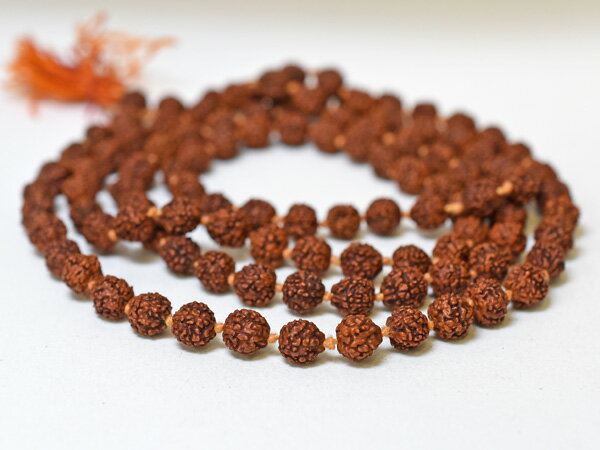 【2306】チベット5面ルドラクシャ茶色中粒ビーズ一連B(Φ7.5mm)【とんぼ玉】【ホワイトハート】【ビーズ】【パーツ】【トンボ玉】【お守り】【護符】【antiquebeads】【beads】【チベット】【tibet】【数珠】【マーラー】