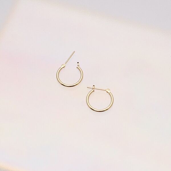 シンプルフープピアス・シームレス・K18・15mm【送料無料】【品質保証書】【代引手数料無料】ゴールドピアス 地金フープ 地金ピアス 遮断式 可愛いピアス かわいい イエローゴールド ジュエリー アクセサリー プレゼント 誕生日 ホワイトデー