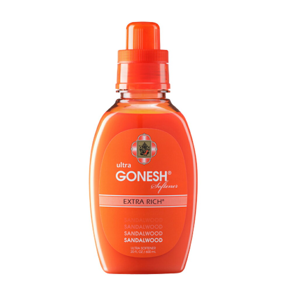 　　GONESH Ultra Softener SANDALWOOD ソフナー（柔軟剤）サンダルウッド（白檀）の香り どこか懐かしく、深く厳かな印象！　 【サンダルウッド（白檀）の香りをGONESH流にアレンジし、より深みのあるウッディな仕上がりに】洗えば、あの古着屋の香り GONESH Ultra Softener SANDALWOOD ソフナー（柔軟剤） 内容量：600ml 原産国：日本 GONESH Softener(柔軟剤)は、香りありきで開発された、香りにこだわった柔軟仕上剤です。 古着といってもよくある埃っぽいものではなく、ロサンゼルスのメルローズ辺りの、 ハリウッドスターも通っている古着屋で焚かれていたお香と、その香りがほのかに染みついた古着を イメージした商品です。 洗濯中の洗濯機や着ている洋服からふんわり心地よく香ります。 室内に干せば洗いたての洗濯物からお部屋中に香りが広がり、 新しい形のルームフレグランスとしても活用できます。 また、部屋干し特有の嫌な匂いも防ぎます。 とっておきの裏ワザ！ 海上がりのウエットスーツのリンスとしての使用も当店お薦め！ 肌触りもアップし、ふんわり香りのよいウエットスーツに！ 気分爽やかに… サンダルウッド（白檀）の香り どこか懐かしく、深く厳かな印象！　 【サンダルウッド（白檀）の香りをGONESH流にアレンジし、より深みのあるウッディな仕上がりに】 GONESH アメリカの老舗お香メーカーであるGENIECO社が、80年以上の歴史の中で作り上げてきたお香ブランド。 自由を謳歌し自然を愛するアメリカの若者達を中心に人気を呼び、いまや全米No1の地位を誇ります。 中でも“No8”の香りは絶大な支持を集め、同ブランドの産んだ最高傑作と評される逸品。