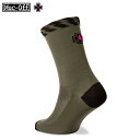 快適性とパフォーマンスの両方を考慮 Muc-offロゴをデザインしたサイクリングソックス TECHNICAL RIDERS SOCKSは、トレイルやグラベル、オフロードはもちろん、ロードバイクでも使えるサイクリングソックス。通気性の高いメッシュアッパーは足部の蒸れや汗の不快感を軽減。ポリプロピレンとライクラのブレンド素材を使用し、快適性とパフォーマンス性を重視して設計されています。 【サイズ】 6-8：39-42cm 9-11：43-46cm 【素材】 ポリプロピレン 80%, ライクラ 15%, エラスタン 5% 【カラー】 グリーン 【JAN】 5037835210132 5037835210149セールタグ：dsc10bsp