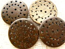【RB0039】◆ココナツボタン◆透工芸◆太陽(小)◆4個入り◆ ~手芸 アクセサリー パーツ ハンドメイド 手作り 大量 クラフト コサージュ 金具 安全 おすすめ 激安 プラバン 造花 つまみ細工 和風 バッジ 台座 土台 作品 根付 縁起 キーホルダー~