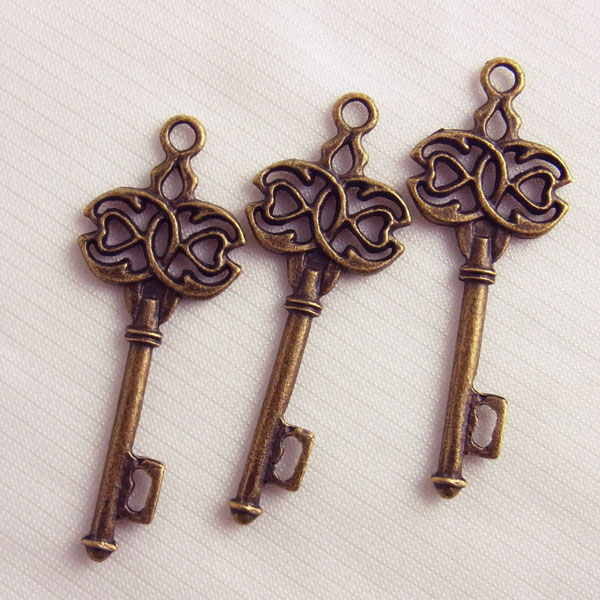 メタルパーツ マイハートキー20個入り アンティークゴールド【4525】　〜手芸 アクセサリー パーツ ハンドメイド 手作り 大量 クラフト 安全 おすすめ キーホルダー〜