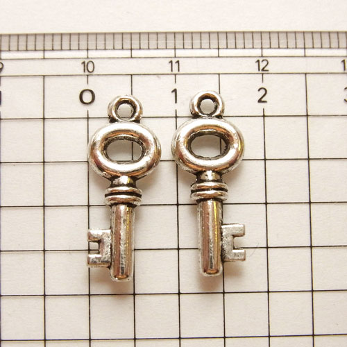アンティークメタルパーツ 【9090】シンプルキー◇5個◇シルバー　[98円パック]