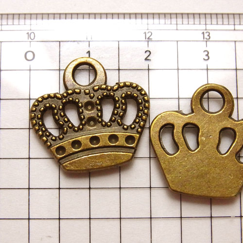 アンティークメタルパーツ 【9271】クラウン◇3個◇金古美　[98円パック]