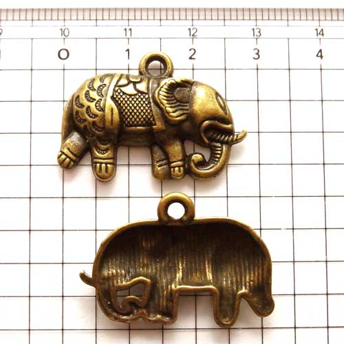 アンティークメタルパーツ 【0488】インドゾウ◇1個◇金古美　[98円パック]