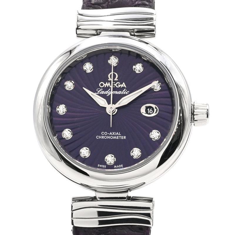 商品説明商品番号c241100103074ブランド名オメガ OMEGA Ω商品名デ・ヴィル レディマティック 型番425.32.34.20.60.001サイズレディースケースサイズ34mm (リューズ含めず)内周(腕回り)最大19.5cm文字盤バイオレット駆動自動巻き オートマティック オートマチック日差-1秒素材ステンレススチール ダイヤモンド クロコダイル革重量67.5g付属品ピクトグラムカード 宝石証明書 カードケース状態ランクAストラップは社外製でございます。OH、磨き済みでございます。ガラスに光の反射で見える微細なキズ、ベゼルとケースサイドとケースとリューズと裏蓋とフラッシュフィットと尾錠に光の反射で見える極微細なスレと極微細な点キズ、ストラップに使用感がございます。CITESの規制対象ストラップのため、ストラップは日本国外へ発送できません。コメントこちらの商品は鑑定済みの本物でございます。当店オリジナル3年保証付きでございます。【検索用キーワード】ウォッチ 女性用 デビル バイオレット文字盤 バイオレットダイアル 紫色 パープル ダイヤインデックス デイト カレンダー 裏スケルトン シースルーバック