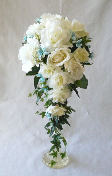 商品説明 ブライダル用　ブーケ・ブートニア・コサージピン付 花材 白バラ　ブルースター　グリーン/アートフラワー（造花） サイズ 長さ：約46cm　横幅：約22cm