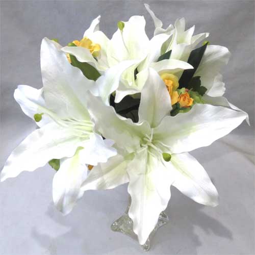 フラワーギフト　ブルーマートのウエディングブーケ/ブライダルブーケ/トス用ユリ＆黄ミニバラ/ブーケ　【bouqet】【トスブーケ】【プルズブーケ】【ミニブーケ】｜アングル2