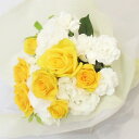 新郎様用　 ブートニア・ ヘッド花　 は別売りです。一緒にご注文頂きますと　別々に送料がかかりません。 商品説明 ウエディングブーケ・プルズブーケ・トス用・フラワーガール用・お誕生日のギフト・結婚の御祝い・等　 花材 白いお花・黄色のミニバラ/生花 サイズ 直径：約15cm造花ブーケ プリザブーケ 生花ブーケ ミニブーケ 生花をドライ加工 生花を押し花加工 飾る花贈る花 憧れのブーケトス！ 出来れば式後にやりたい。 式に使うブーケは投げたくない。 等など・・・そこでお値打ちなミニブーケご用意いたしました。フラワーガール用ブーケとしても最適！プリザーブドフラワーのブーケはプルズ用がお勧め！　 &nbsp; &nbsp; 　&nbsp; 新郎様用のブートニアも\1080〜でご用意しました！バラの色は選べます。 &nbsp; &nbsp; &nbsp; 生花　\2160&nbsp; &nbsp;造花　\1080 &nbsp;プリザーブドフラワー　\2160