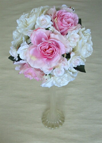 こちらのブーケはアートフラワー〔造花〕です。 7日後からお届け可能です。 お受け取りご希望日をお知らせ下さい。 商品説明 ウエディングブーケ　ブーケ・ブートニア・コサージピン付 花材 バラ・グリーン・パール/アートフラワー（造花） サイズ 幅約24cm/ラウンドブーケタイプ