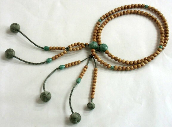 日蓮宗本式数珠*法華本連念珠◆　星月菩提樹　中国翡翠仕立　尺二　◆利休梵天房（正絹）　桐箱　平置き親玉間直径約36cm