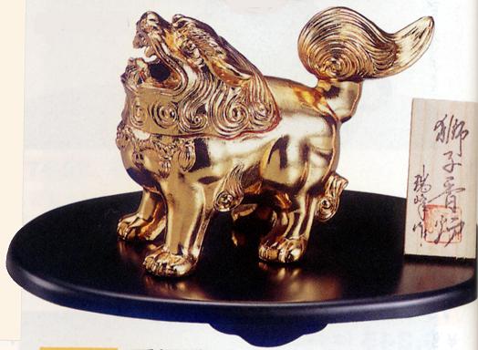 楽天仏具徳香炉・香立て■　香炉　獅子　純金メッキ　■瑞峰作　合金製　台・木札付　紙箱入【高岡銅器】