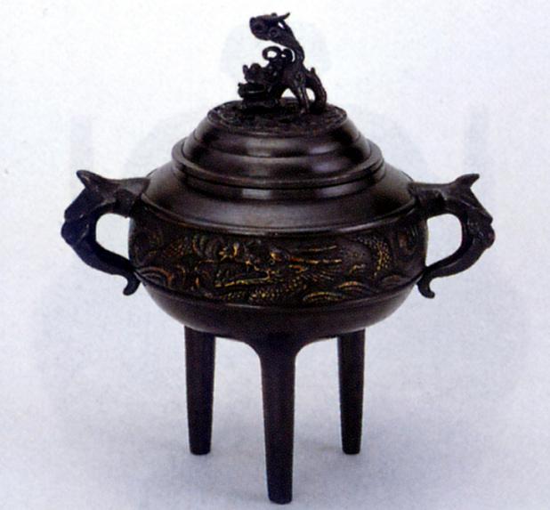 高岡銅器　香炉・香立て 素材 青銅(ブロンズ)製 付属 桐箱入り サイズ（センチ） 高さ：約14．8×幅：約14．0×奥行：約10．0 高岡銅器 高岡銅器は、1611年二代目加賀藩主前田利長が、高岡築城に際し、城下の繁栄をはかる産業政策とし...