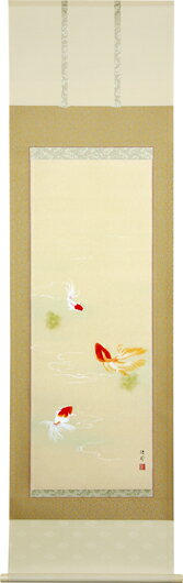 夏※商品は1品1品の制作の為、画像と図柄、書体、寸法、表装裂地の色、柄等が制作時期によって多少異なることがございます 作者 鈴木優莉 作者の紹介 昭和43年生まれ岐阜県出身得意：日本画墨彩会理事 用途 常用掛 サイズ 尺五立標準寸法：巾：54.5cm・高さ：190cm ※ 稀に一時的な品切れが発生することがあり、発送に若干のお時間を頂くことがございます。 （肉筆にて、1品1品制作する商品の為） その場合は事前に連絡さしあげます。夏を涼しく演出する掛軸です。 川蝉は羽の色から「翡翠」とも呼ばれる夏の代表的な鳥です。 狙った獲物を必ずしとめるということから、大願成就に通じると言われる夏の風物詩です。 桐箱収納 尺五立　標準寸法：巾：54.5cm・高さ：190cm ※商品は1品1品の制作の為、画像と図柄、書体、寸法、表装裂地の色、柄等が制作時期によって多少異なることがございます