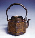 茶器・茶道具■ 鉄瓶 六角型 網代唐草 ■蝋型鋳鉄製 桐箱入【高岡銅器】