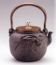 茶器・茶道具■ 鉄瓶 蘭 ■龍泉堂作 鉄製 桐箱入【高岡銅器】