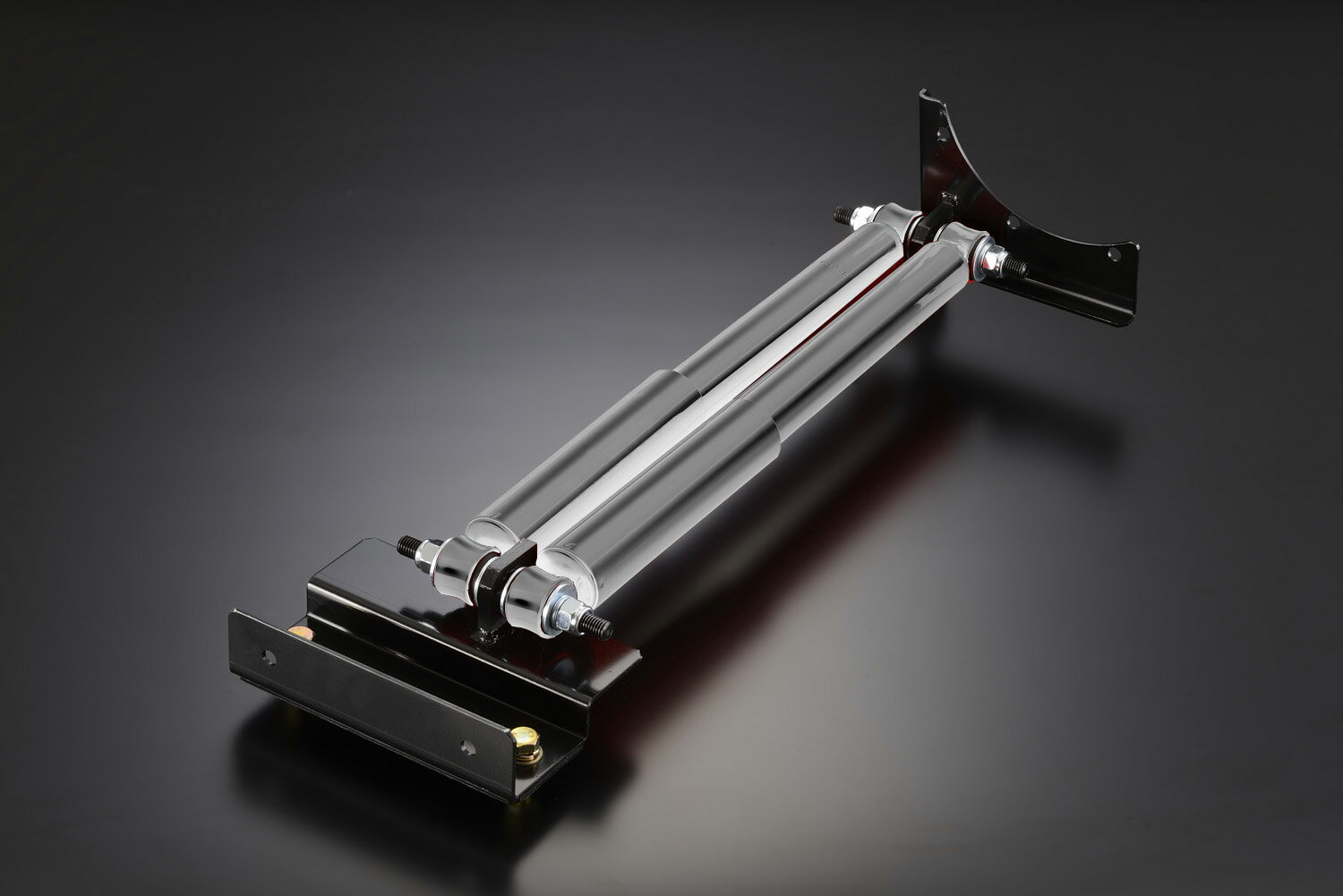 ■メーカー：　Motor Farm (モーターファーム)■商 品 名：　キッカーショックブラケット■適合：　ジムニー JA11/JA12/JA22■構成：　キッカーショックブラケット■仕様：リアホーシング(デフ部分)のボルトと友締めにて取付取付時、穴あけ加工が必要■特徴：リアホーシングのジャダーを軽減する為のキッカーショック装着用のブラケットです。■注意：　※取付には穴あけ加工が必要です。※ショックは付属しません。＜代引発送はお受けできません。＞＜沖縄・離島配送不可＞※お取寄せ商品の為、事前に在庫状況をご確認下さい。　欠品時は、2〜3ヶ月以上の納期となる場合が御座います。製品名Motor Farm (モーターファーム) ジムニー JA11/JA12/JA22 キッカーショックブラケット商品説明 ■メーカー：　Motor Farm (モーターファーム)■商 品 名：　キッカーショックブラケット■適合：　ジムニー JA11/JA12/JA22■構成：　キッカーショックブラケット■仕様：リアホーシング(デフ部分)のボルトと友締めにて取付取付時、穴あけ加工が必要■特徴：リアホーシングのジャダーを軽減する為のキッカーショック装着用のブラケットです。■注意：　※取付には穴あけ加工が必要です。※ショックは付属しません。■品番 ：　KSB11備考 ※お取寄せ商品の為、事前に在庫状況をご確認下さい。※欠品時は、2〜3ヶ月の納期となる場合があります。※ご注文後の納期クレーム・キャンセルはお受けできませんので、ご注意下さい。発送詳細＜沖縄・離島配送不可＞　　■メーカーより佐川急便で発送（運送便が変わる場合もあります。）　　　＜代引発送不可＞　　■ご入金確認後、3〜4営業日中に発送（欠品時除く）※沖縄・各県離島地域は配送不可となりますのでご注意ください。　(お届け先が沖縄・各県離島地域場合は、ご注文をキャンセルさせて頂きます。）