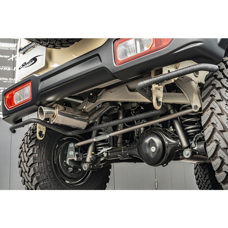 ※カーショップ及び自動車整備工場等への発送先限定商品となります！ 　沖縄、離島への発送はお受け出来ません！■メーカー：　ショウワガレージ■商 品 名：　リアバンパーガード　ジムニーシエラJB74/ジムニーノマドJC74用■品 番 ：　E00153■適合車種：　ジムニーシエラ JB74/ジムニーノマド JC74製品名ショウワガレージ リアバンパーガード ジムニーシエラ JB74/ジムニーノマド JC74用［E00153］【発送先限定商品】商品説明 ※カーショップ及び自動車整備工場等への発送先限定商品となります！ 　沖縄、離島への発送はお受け出来ません！■メーカー：　ショウワガレージ■商 品 名：　リアバンパーガード　ジムニーシエラJB74/ジムニーノマドJC74用■品 番 ：　E00153■適合車種：　ジムニーシエラ JB74/ジムニーノマド JC74■商品説明：　ショウワガレージ製バンパースポイラーおよびリンクスマフラー装着車両用のリアバンパーガード。 リフトアップ車両のリア周りカスタムに最適です。 A-xルーフラックと同じ結晶塗装（リンクル塗装・縮塗装）は強度も高くタフな質感とともにバー本体をしっかりと防護します。 本体、ボルト類ともにスチール製。 リアタイダウンフック部にボルトオンでの取り付けが可能。装着に加工は不要です。 取り付け位置はリアゲート下端より21?26cm、前後15mmの間で調整可能。角度の可変にも対応します。 突入防止規定の基準を考査し製品化。 ＜車検について＞ 車両の状態（リフトアップ量、タイヤ外径）や取り付け方法により判断が異なる場合があります。また検査員による見解の相違などもあり、詳しくは管轄の陸運支局にご確認ください。■注意事項：　ショウワガレージ製バンパースポイラーおよびリンクスマフラー装着車両用の商品です。 他社製のバンパーやマフラーとの適合は未確認となります。 社外品のけん引フックとの併用はできない場合があります。備考 ※お取り寄せ商品の為、メーカー欠品時は1〜3カ月程の納期となる事が御座います。　お急ぎの場合は、事前に在庫状況をご確認ください。発送詳細　　■メーカーより通常便での発送　　　＜代引発送不可＞　　■ご入金確認後、1週間程度で発送予定（欠品時除く）カーショップ及び自動車整備工場等以外への発送は出来ません。また沖縄、離島への発送も出来ませんのでその際はご注文をキャンセルさせて頂きます。