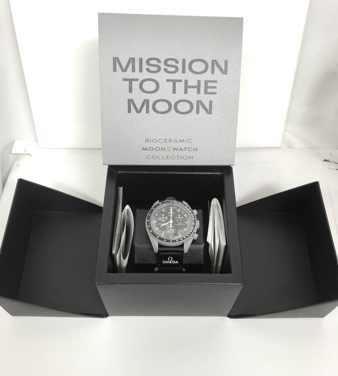 新品未使用 オメガ 腕時計 スウォッチ OMEGA×Swatch ブラック 黒 グレー バイオセラミック ムーンスウォッチ MISSION TO THE MOON SO33M100 国内正規品 S033M100　【中古】