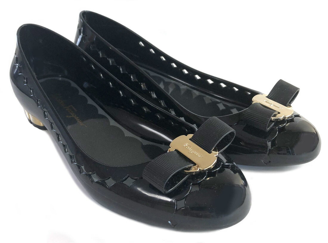 フェラガモ パンプス フラットシューズ 6　23.5　ラバーシューズ ヴァラ リボン ブラック 黒 ゴールド レディース ラバー 靴 良好 Salvatore Ferragamo JELLY FERRAGAMO 【中古】のサムネイル