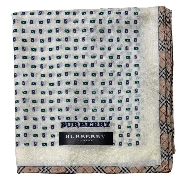 ブランド：バーバリー 商品名：ハンカチ 付属品：なし サイズ：54×54cm 素材： 綿100％ 程度:未使用 （保管品） コメント・・・バーバリーの国内ライセンス品のハンカチです。 状態・・・未使用品です。たたみしわがあります。こちらの商品はポスト投函でお送りします。お届け日時の指定を承ることができません。 商品番号：Z3920