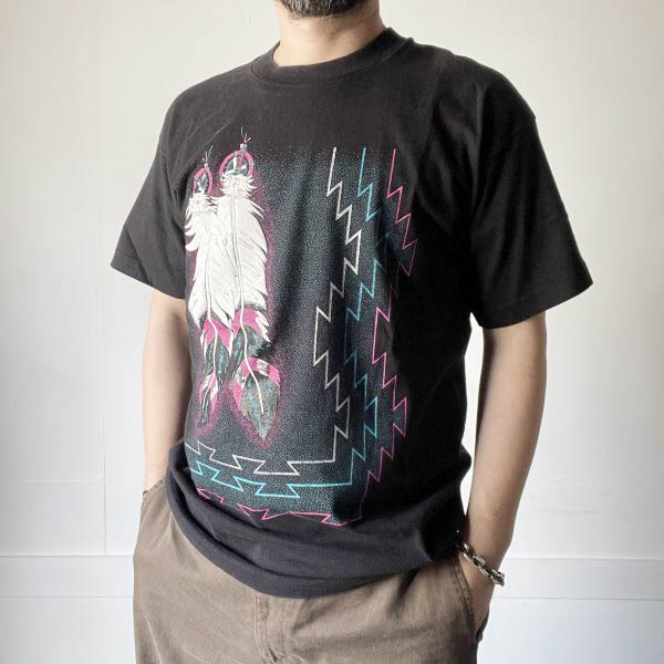 Rakuten - 90s ネイティブアメリカン 羽根プリント 半袖Tシャツ 黒 M-L程度 袖裾シングルステッチ コットン ビンテージ 90年代 D145【中古】【古着】【メンズ】【通販】【BTSL】