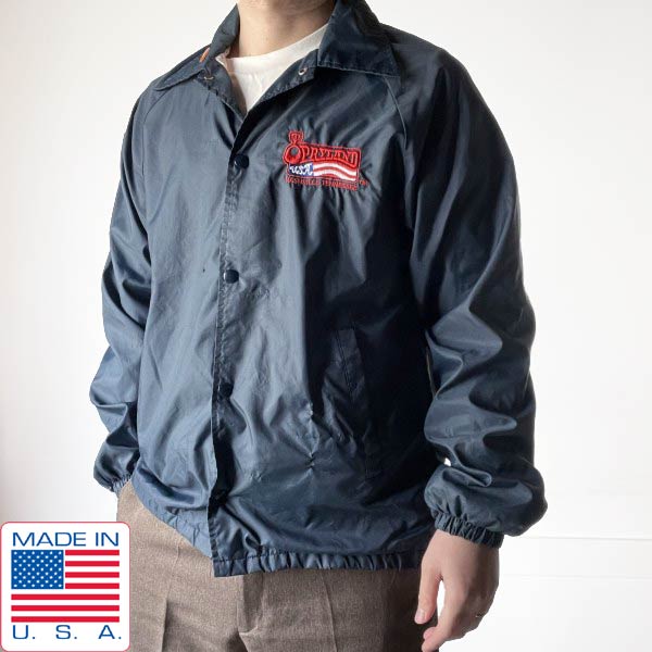 Rakuten - 90s USA製 AUBURN 企業物 OPRYLAND USA刺繍入り コーチ ジャケット 紺系 M アドバタイジング アメリカ製 ビンテージ D151【中古】【古着】【メンズ】【通販】【BTOM】