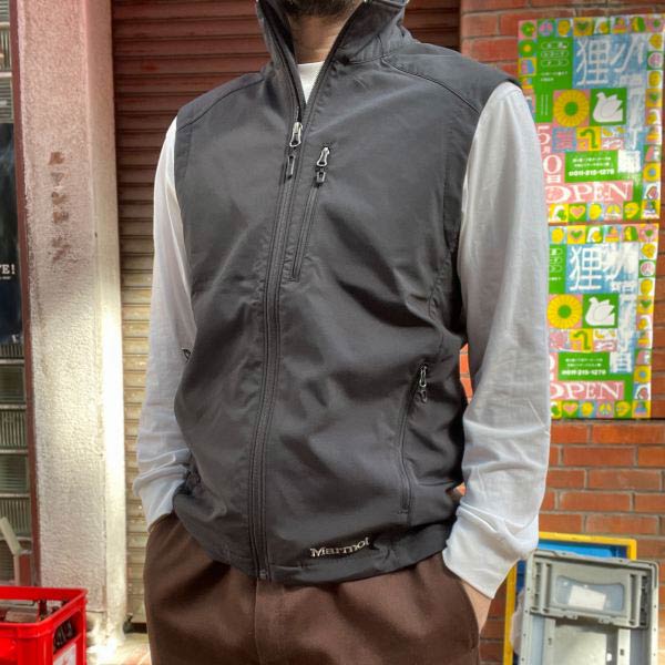 楽天古着屋 BRIDGE新品 Marmot マーモット 薄手 アプローチ ベスト 黒 M 企業物 アドバタイジング 未使用品 デッドストック D149【メンズ】【通販】【BTOM】