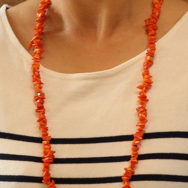 ※品質には万全を期していますが、天然素材であるため模様や形状が異なる場合があります ※色落ちの原因となりますので汗や雨に触れたり、高温多湿での着用をお控え下さい【サイズ・素材】全長 約80cm 素材 珊瑚（染色）【留意事項】 ※サイズや色が画像と異なる場合がございます ※画像内に使用している装飾品や他アクセサリーは商品に含まれません ※留め具の形状等が予告無く変更になる場合がございます