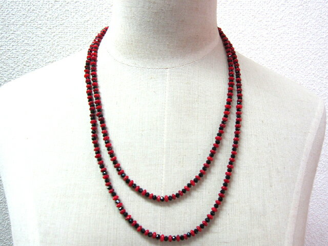 ※品質には万全を期していますが、天然素材であるため模様や形状が異なる場合があります ※色落ちの原因となりますので汗や雨に触れたり、高温多湿での着用をお控え下さい【サイズ・素材】全長 約116cm 素材 珊瑚（染色） 【留意事項】 ※サイズや色が画像と異なる場合がございます ※画像内に使用している装飾品や他アクセサリーは商品に含まれません ※留め具の形状等が予告無く変更になる場合がございます