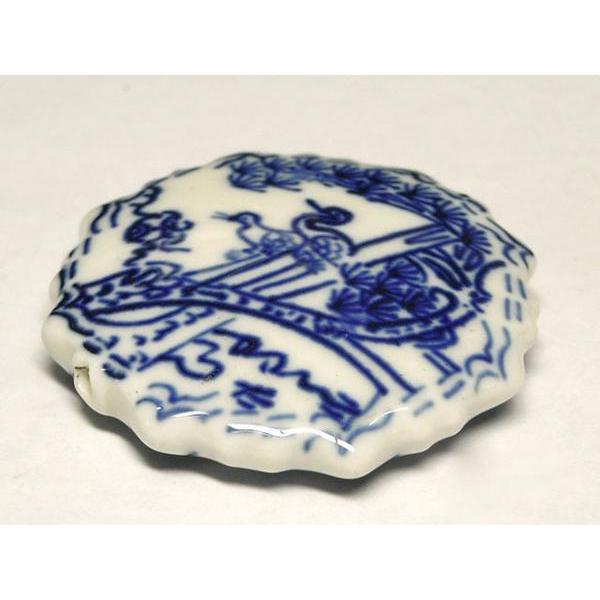 樂天商城 - ◇陶器ビーズ◇円盤型 約48mm 青絵 松に鳥 1個 06-0846