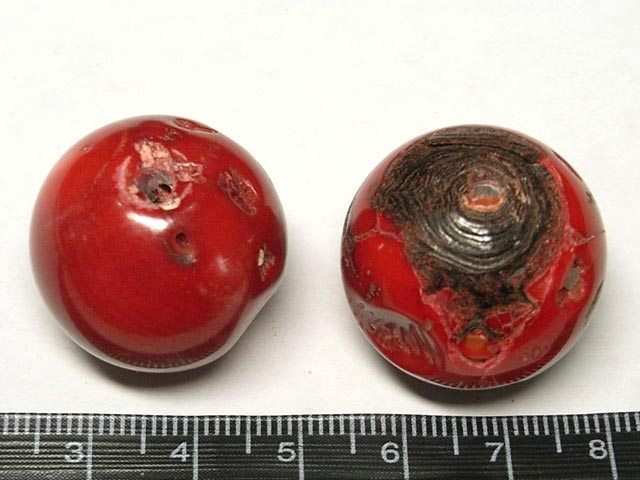 サンゴビーズ 真紅 穴サイズ3mm 約23-25mm 【1粒販売】 パワーストーン ビーズ ラウンド (珊瑚染色) さんご サンゴ コーラル 山珊瑚 海竹 アクセサリーパーツ ハンドメイド DIY