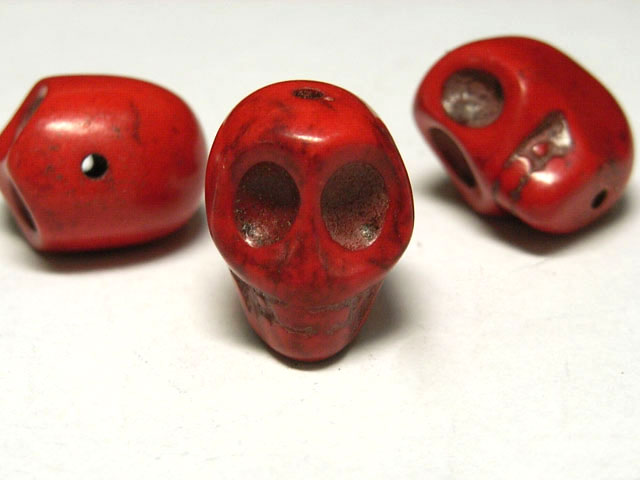 スカルビーズ ドクロ レッド サイズ：大 (縦穴) 髑髏 ハウライト どくろ 骸骨 がいこつ ガイコツ アクセサリーパーツ ハンドメイド DIY